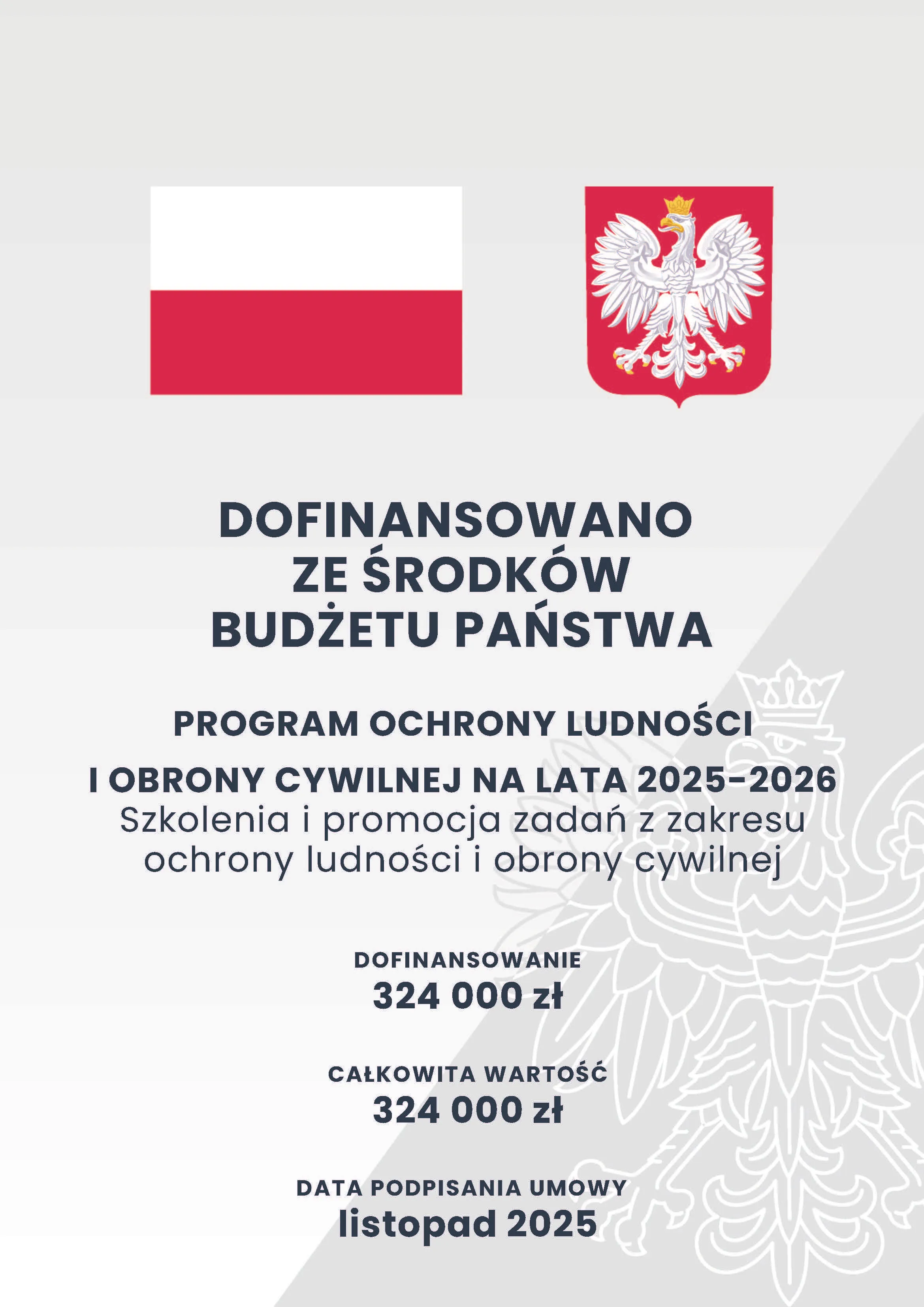 Flaga Polski i godło Polski na jasnoszarym tle. Tekst informuje o dofinansowaniu ze środków budżetu państwa na program ochrony ludności i obrony cywilnej na lata 2025-2026. Kwota dofinansowania i całkowita wartość wynoszą po 324 000 zł. Data podpisania umowy to listopad 2025. W tle wytłoczony biały orzeł państwowy.