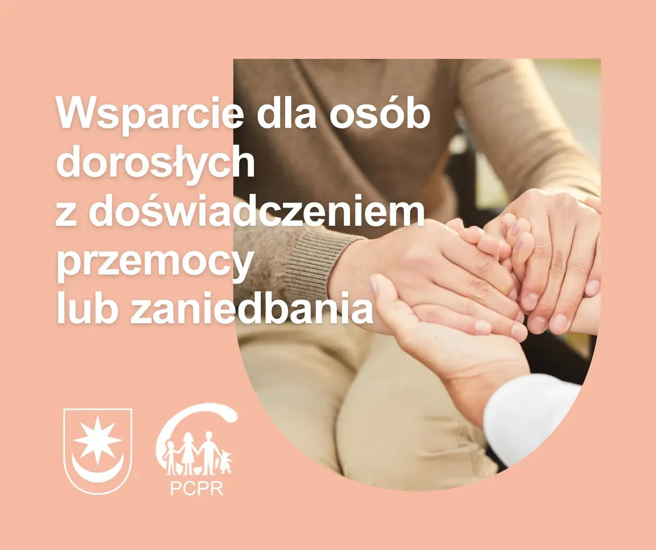 Dwie osoby trzymają się za ręce na jasnoróżowym tle z białym napisem, widoczne dwa białe logotypy u dołu po lewej stronie.