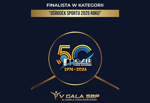 Ciemne granatowe tło z centralnie umieszczoną złotą okrągłą ramką zawierającą kolorowe logo upamiętniające 50‑lecie organizacji. Pod ramką złoty emblemat gali z datą wydarzenia. U góry pozioma złota wstęga odnosząca się do statusu finalisty.