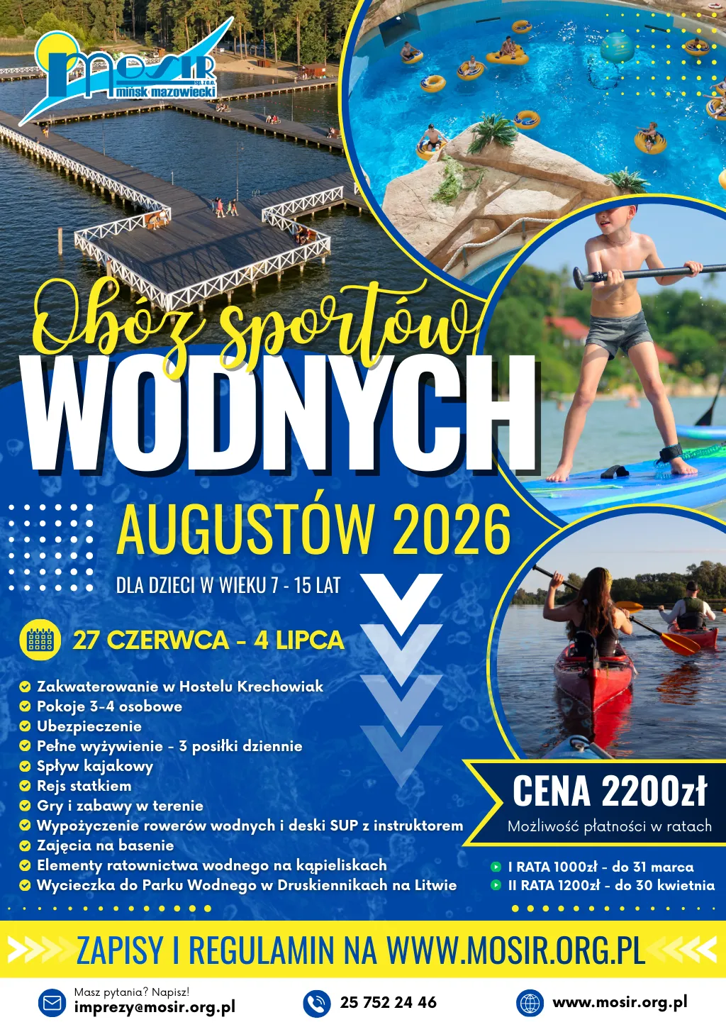Widok z lotu ptaka na drewniany pomost nad jeziorem.  
Okrągłe wstawki pokazują basen z osobami na żółtych kółkach, chłopca na desce z wiosłem i dwie osoby w kajakach.  
Tło ma intensywny niebieski kolor z żółtymi akcentami i dużymi blokami tekstu informacyjnymi.  
Na dole są ikony kontaktu i adres strony internetowej.