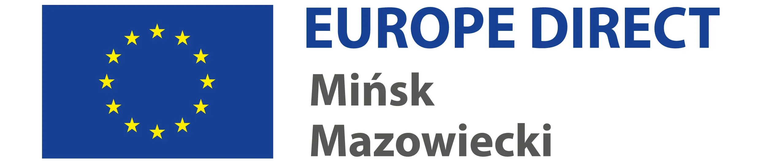 Kliknięcie powiększy obraz. Niebieska flaga Unii Europejskiej z dwunastoma żółtymi gwiazdami w kole obok napisu "EUROPE DIRECT Mińsk Mazowiecki".